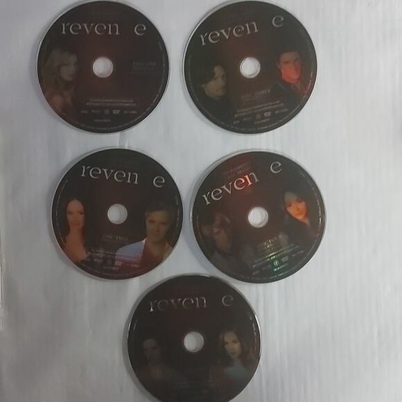 Revenge: The Complete First Season DVD TV Series Media Series Binge Watch Cozy - Picture 2 of 5